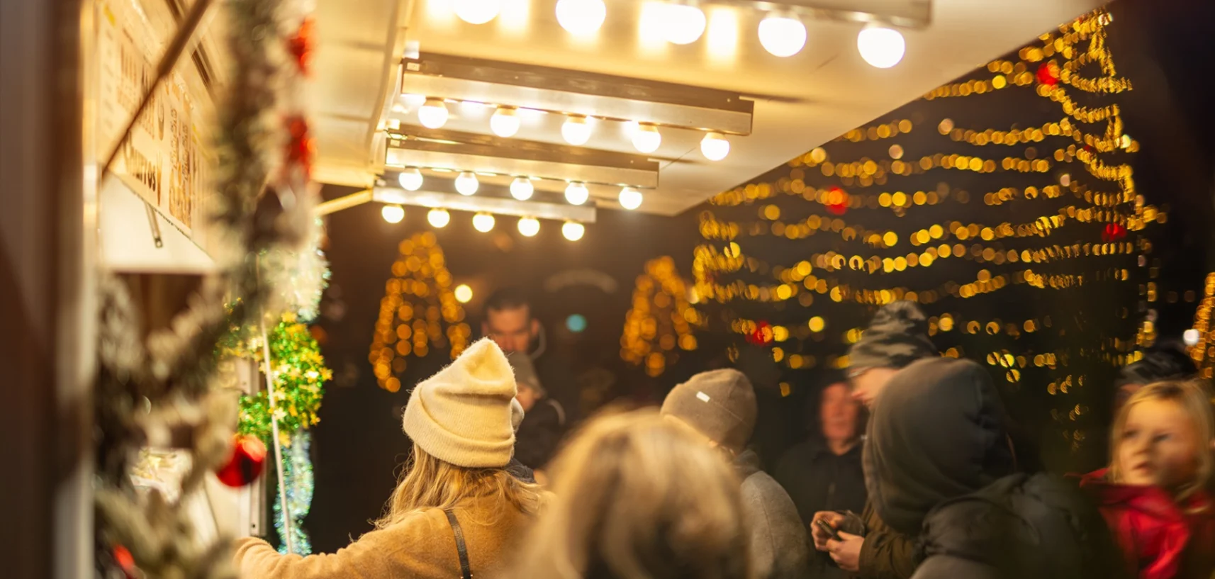 w-2000h-955-16442f-Tredje adven 2025.jpg