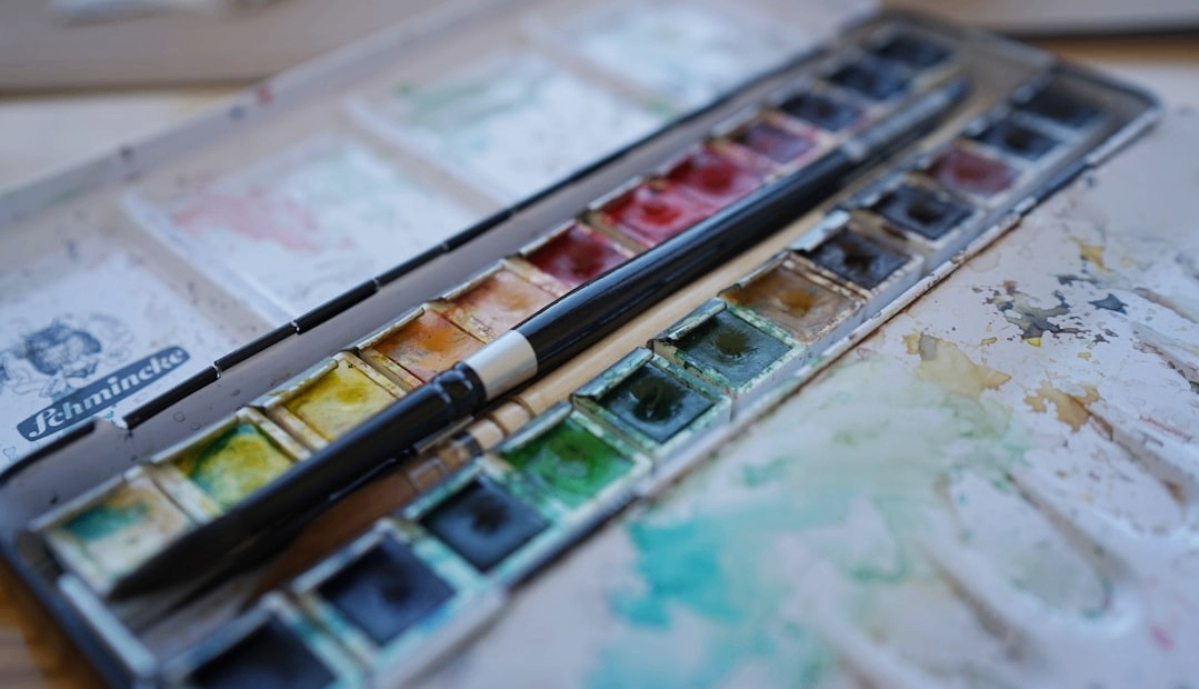 w-1079h-620-fe502b-UVd2kqsq4N8