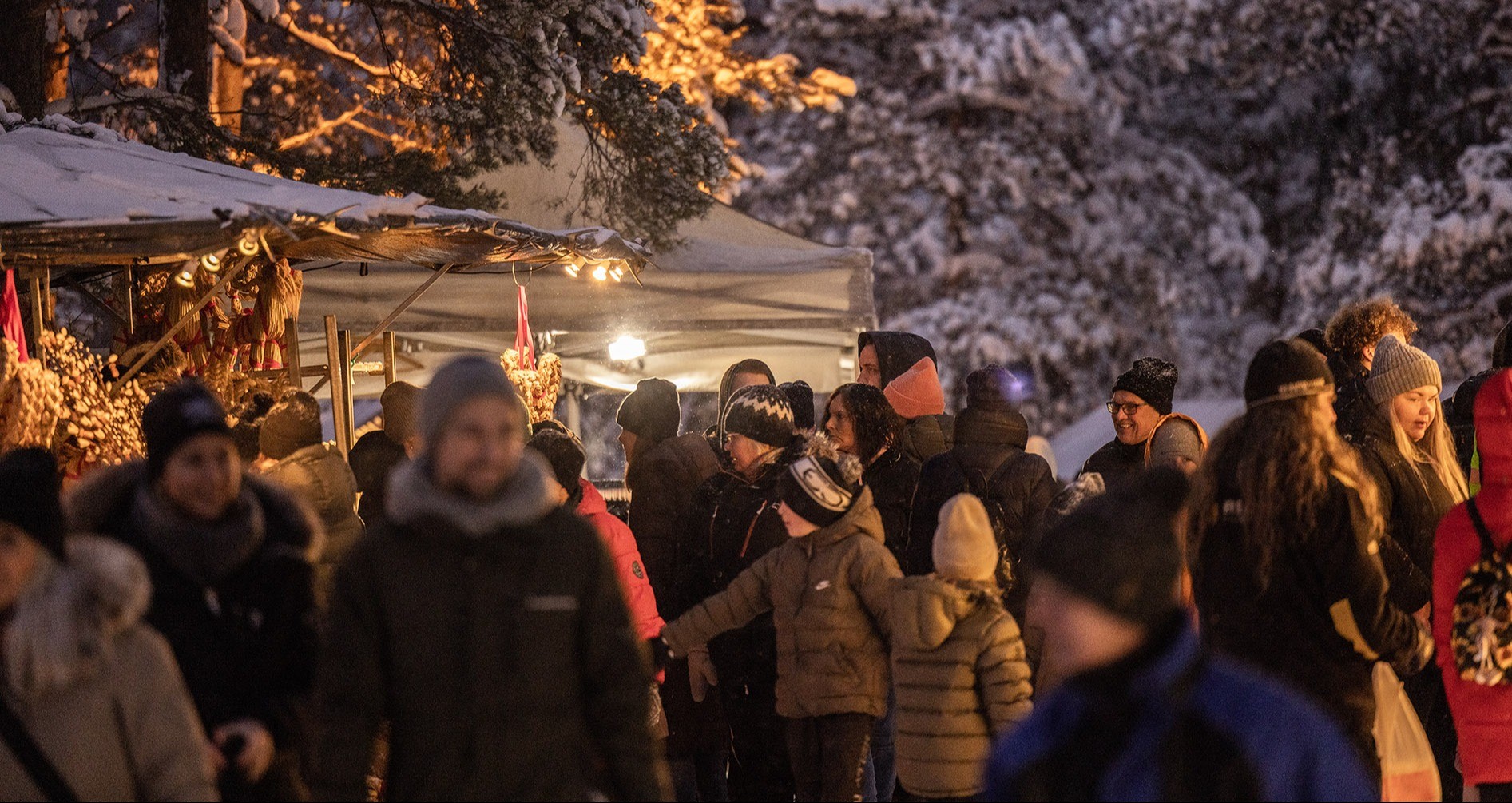 w-1893h-1005-de6563-Julmarknad Norra Berget.jpg