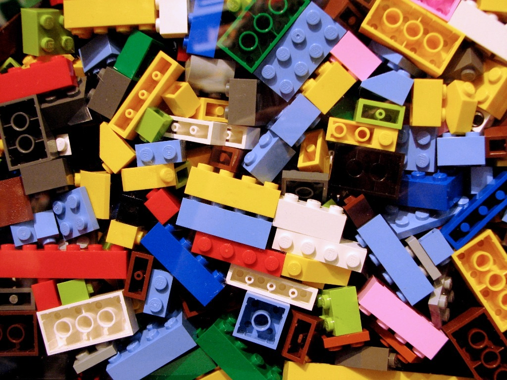 Legobitar i olika färg