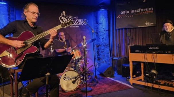 Frode Kjekstad trio "Jazz Detectives"