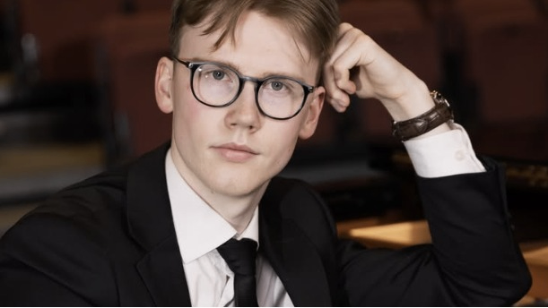 Aron Ødegård kvartett: Folk Under Tredve Spiller Standardlåter