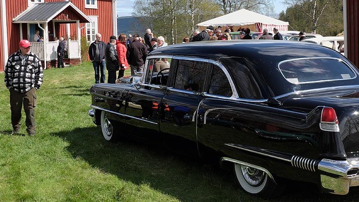 w-734h-414-e3dd27-Bild med besökare.jpg
