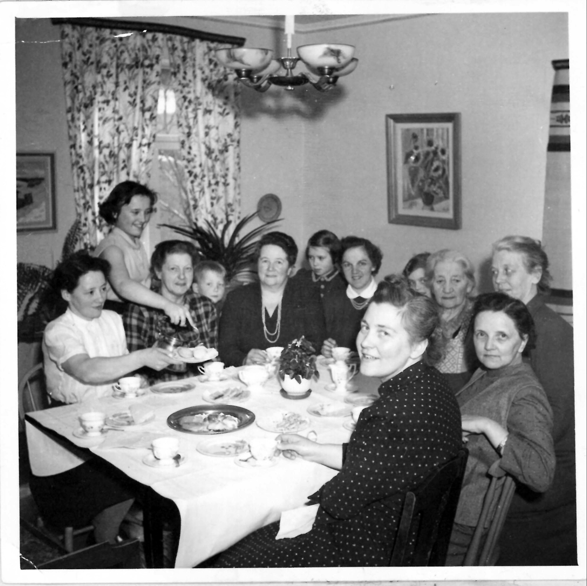 w-2003h-2002-eeddd9-Syjunta hos Lisa Lundström Njurunda.jpg