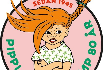 Emblem med Pippi Långstrump mot rosa bakgrund.
