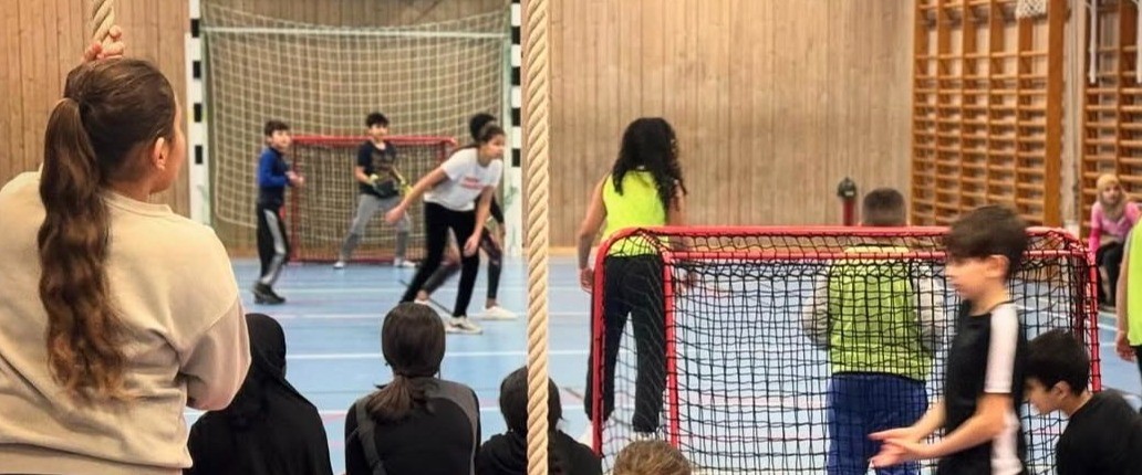 Gemensam fotboll mellan tjejerna och killarna. 