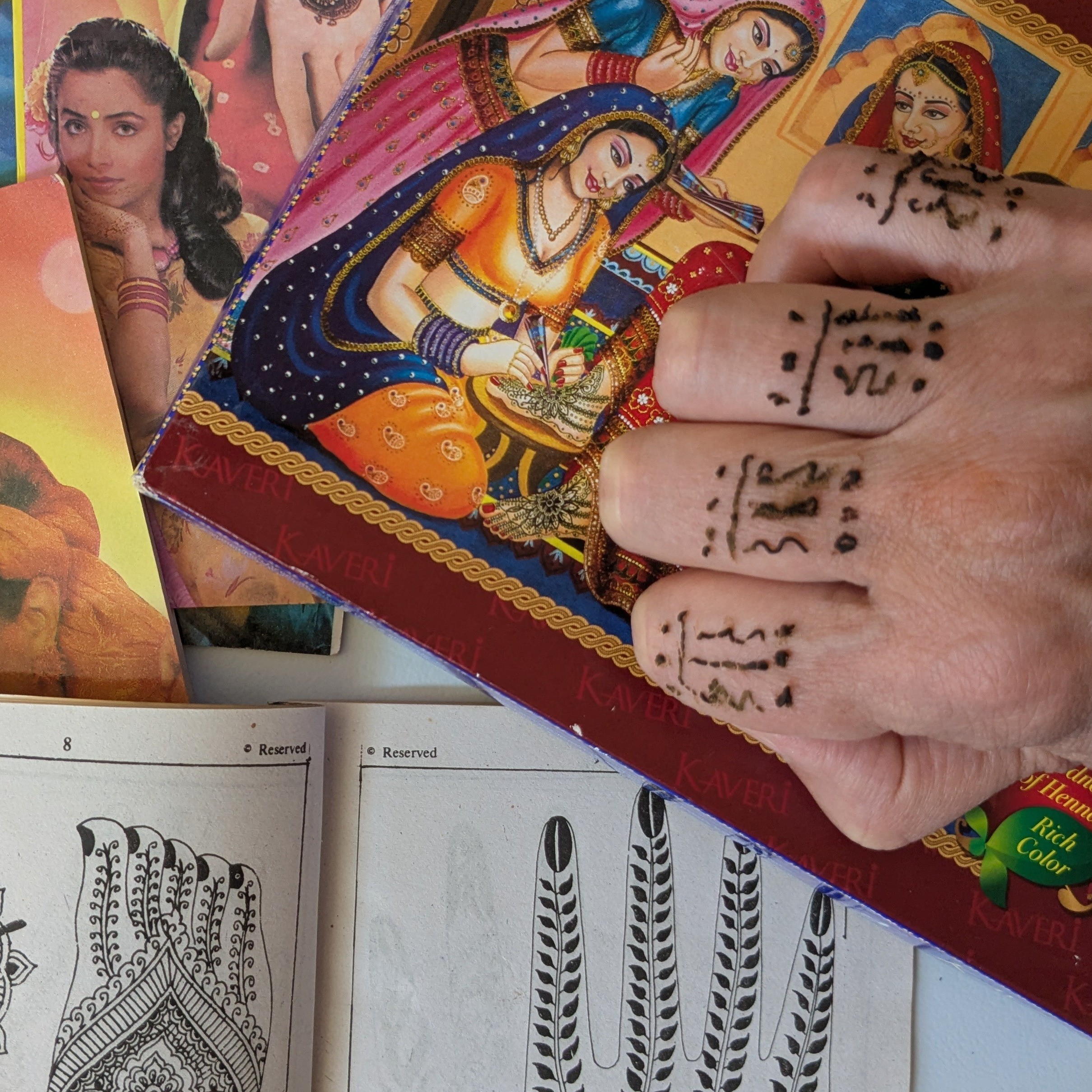 henna tattoos on fingers