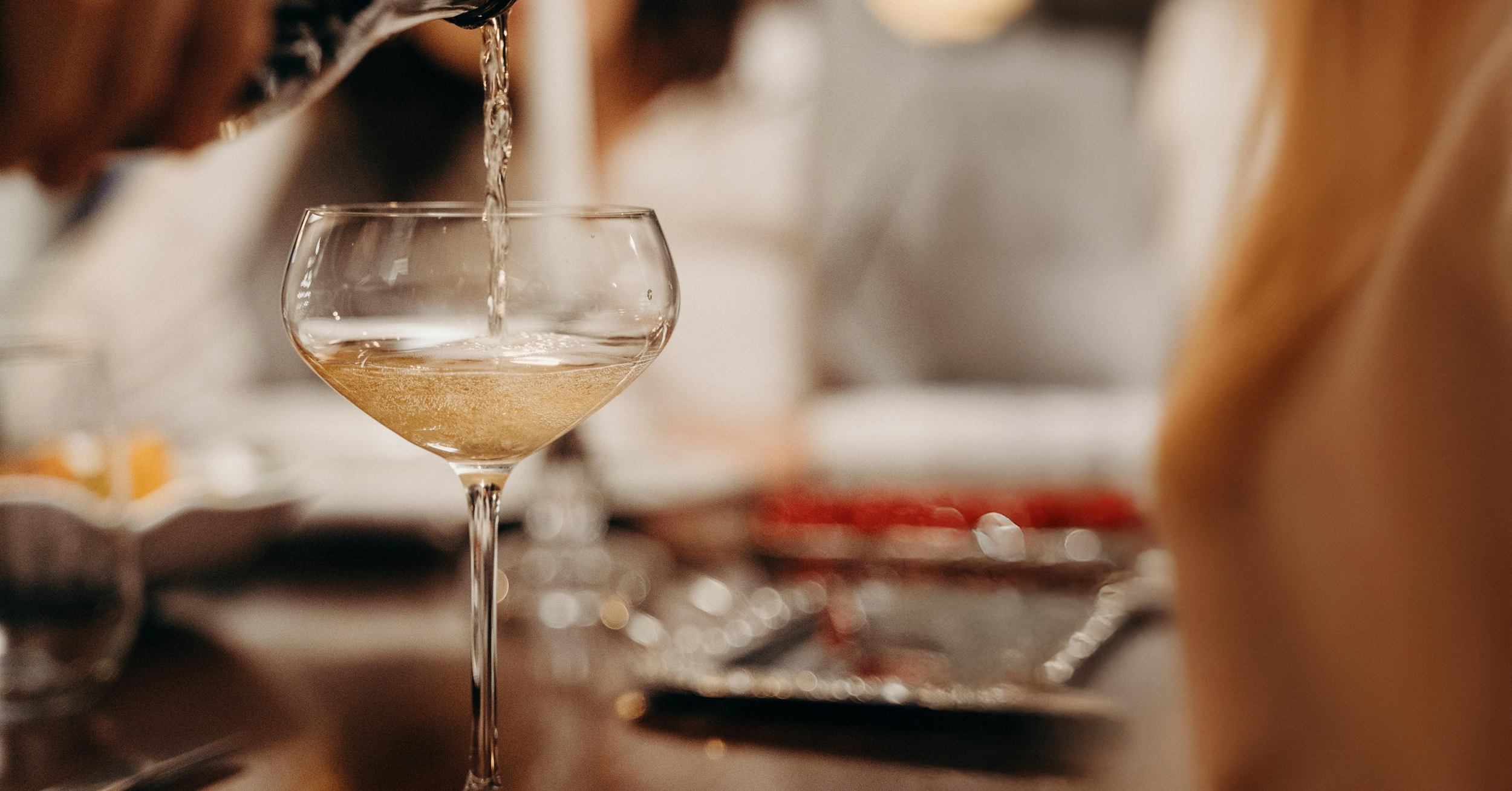 w-2500h-1308-bc61f9-Champagne 17 april.jpg